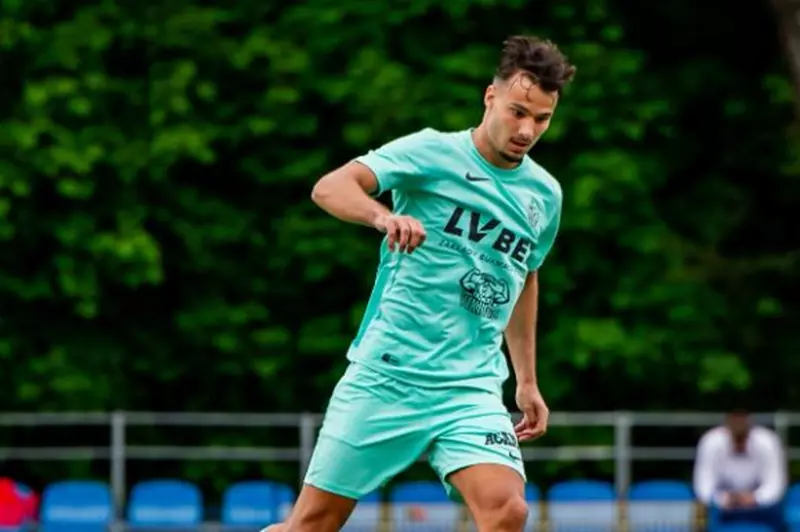 شلاسك فروتسواف يصدر بيانًا رسميًا ضد أسد الحملاوي بعد مغادرته المعسكر بدون إذن عقب ارتباطه بالأهلي والزمالك