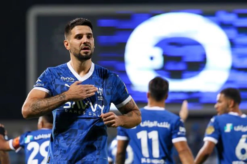 إنزاجي يستبعد ميتروفيتش من حساباته استعداداً لرحيله عن الهلال