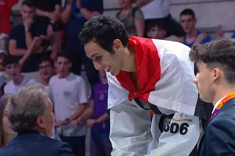 سيف عيسى يتوج بذهبية بطولة العالم للتايكوندو